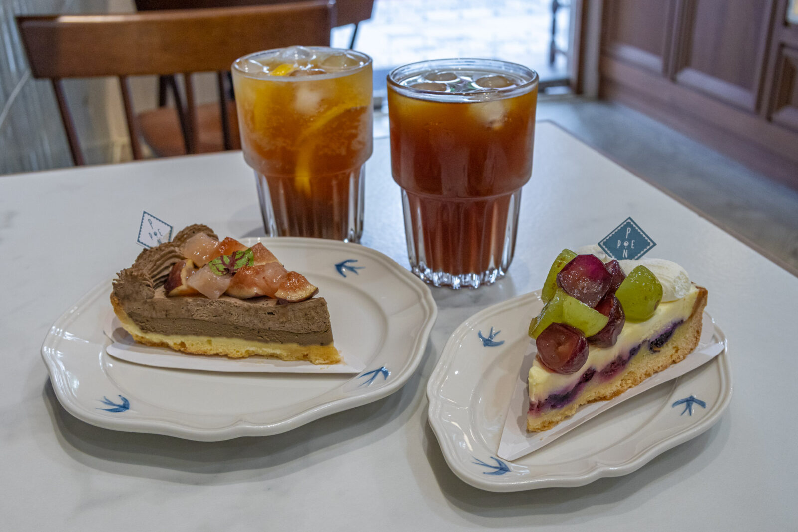 Ponpie澎派大安店內用甜點，焙烏龍新鮮無花果塔、新鮮葡萄乳酪搭配兩杯冰飲