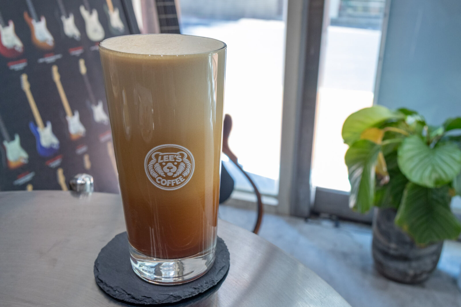 Lee’s Coffee 古亭店蒸氣咖啡,深焙咖啡經蒸氣打發後形成細緻綿密泡沫,呈現明顯漸層色澤